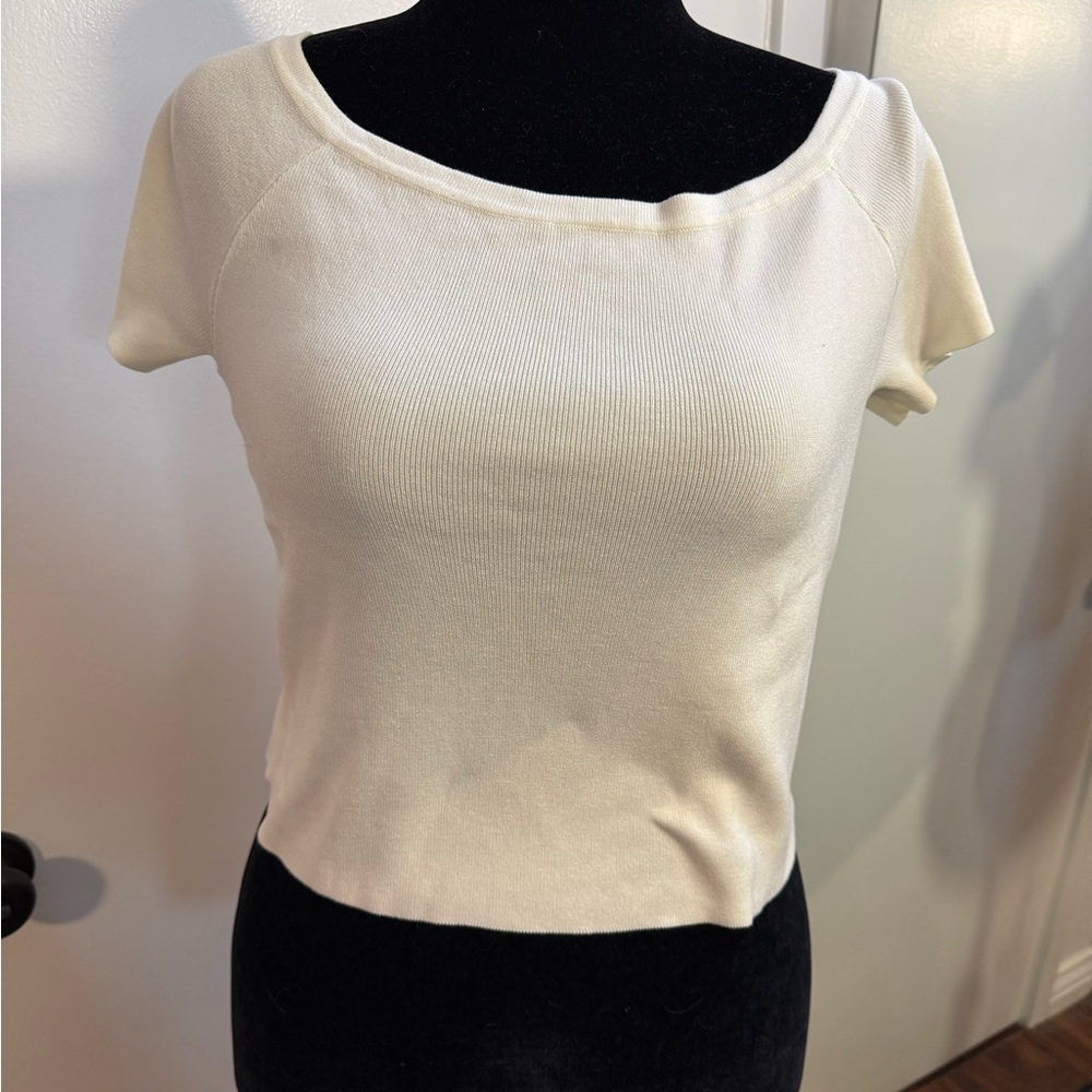 Cream Cropped Asymmetrical T-Shirt with Short Sleeves